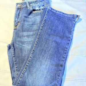 Judy Blue Los Angeles Medium Wash Distressed Bootcut Jeans Size 13/31 Womens